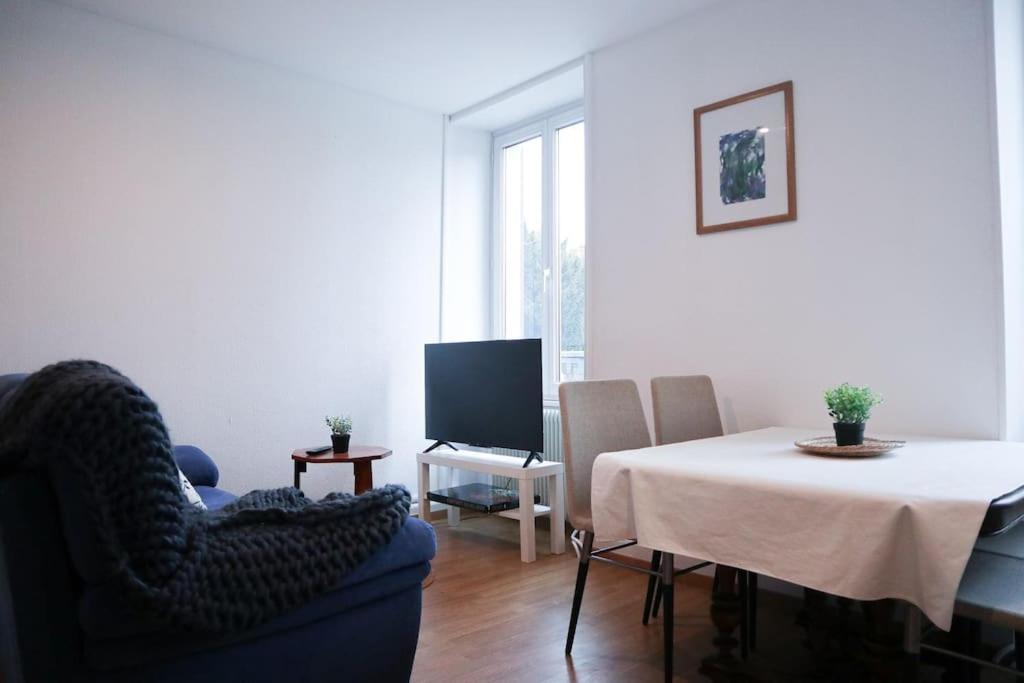 Appartement Entier, Proche Tram-Train Et Commodites, Parking Gratuit مُلووز المظهر الخارجي الصورة